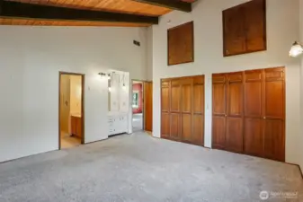 Primary w/ensuite double closets and storage
