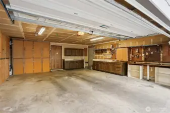 Spacious shop set up to function