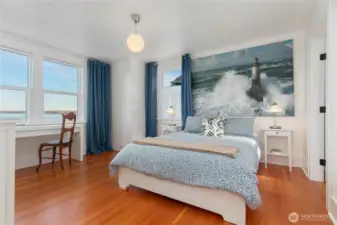 Upstairs primary bedroom