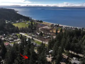 Sundown Lane is close to the beach and also in proximity to downtown Freeland for amenities, shopping, dining and the Athletic Club!