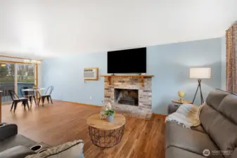 Open connection to the dining space, great for entertaining