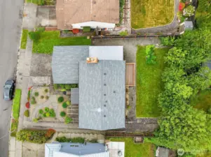 Ideal large level lot.