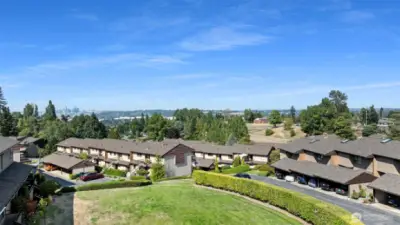 Expansive views of the city and Cascade Mountains can be enjoyed from the large common-area lawn next to the townhome. This area also provides a wonderful gathering place for neighbors, families and friends.