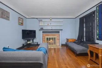 Floors are AI edited to show if refinished