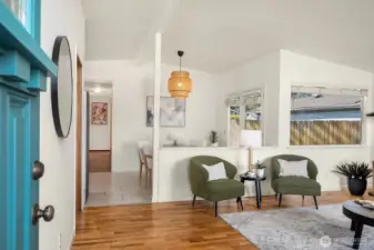 Welcome home! Oak hardwoods, high ceilings, and open floorplan.