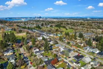 Downtown Seattle is in the background - a short commute!