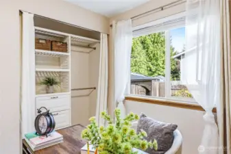 Another photo of the 2nd bedroom/office.