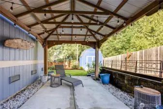 What a wonderful place to entertain and hang out!