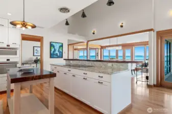 Plenty of room for the chef and all the assistants.