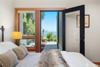 The lower level has 4 bedrooms, each one with an epic view!