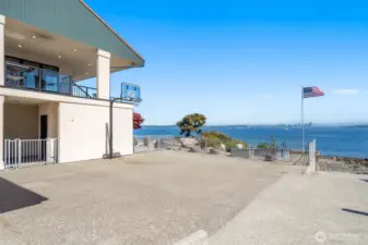 So much room for a boat, RV, extra parking, pickleball court ?