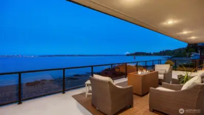 Main level deck looking towards Seattle and Mt Rainier.