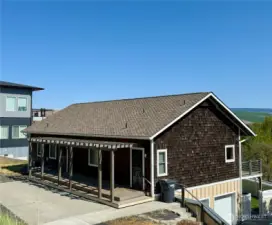 Home Overlooking Dayton with View of the Surrounding Foothills, Golf Course, and River