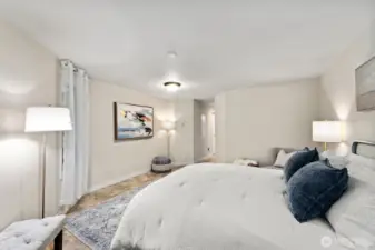 Looking back toward the bath and closet.
