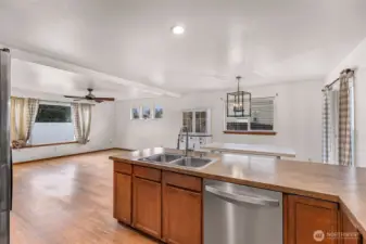 Kitchen with eating bar