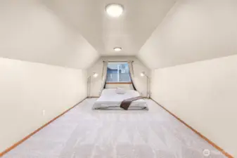 upstairs great /flex room over garage