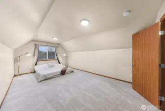 upstairs great /flex room over garage