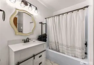 upstairs full bathroom