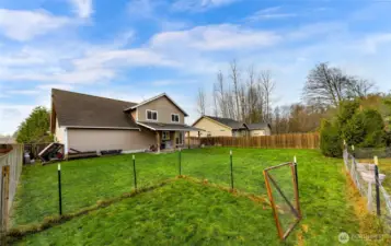 Huge fenced back yard