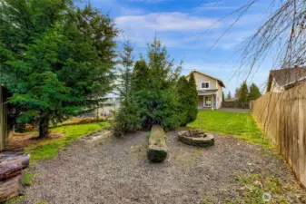 Back corner fire pit