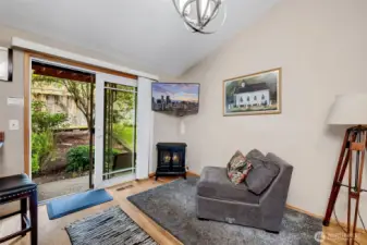 Sweet family room off the kitchen or casual dining space with entry to back yard for fun summer barbeques. Extra Kitchen bar seating for guests while chef finishes meal prep.