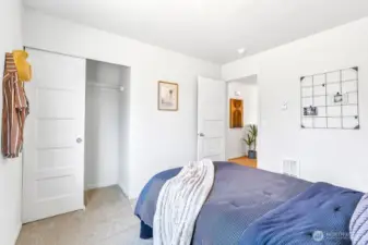 Photographs are for illustrative purposes only. Features, finishes, interior/exterior colors, landscaping and floorplan shown may vary from actual homes built.