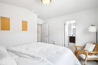 Photographs are for illustrative purposes only. Features, finishes, interior/exterior colors, landscaping and floorplan shown may vary from actual homes built.