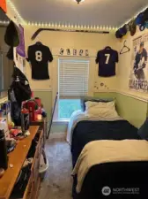 Middle bedroom, upstairs