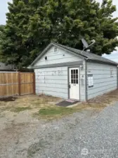 ADU, alley access and parking too!