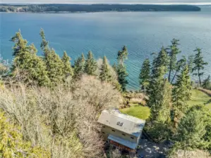 Medium Bank Waterfront with views of the shipping lanes.
