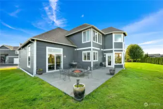 Backyard patio great for hosting!