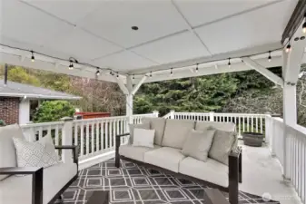 Perfect for summer sips and parties. Add an overhead heater and make winters cozy!