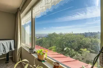 Views of Commencement Bay Area and Cascade Mountains on far right side.