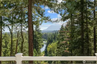 Designed to capture the stunning views of the Yakima River and Peoh Point