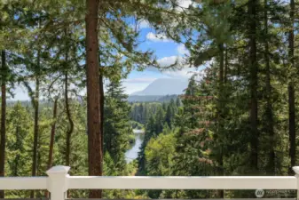 Designed to capture the stunning views of the Yakima River and Peoh Point