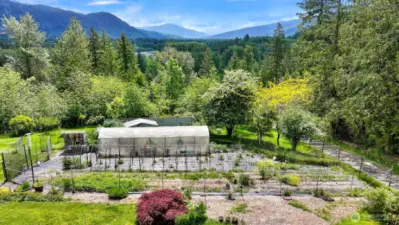 The view from the house, the river and mountain views are gorgeous!