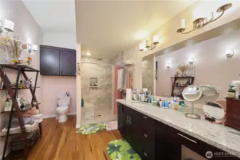 1158 SF home. Bathroom