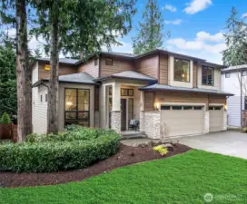 Impressive Hunters Meadow Home! Please note: Lawn is photo shopped. Front and back lawn have been re-seeded and fertililzed.