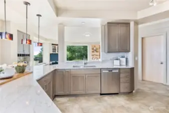 Kitchen with spacious countertops and plenty of counter space & stools for peninsula island!