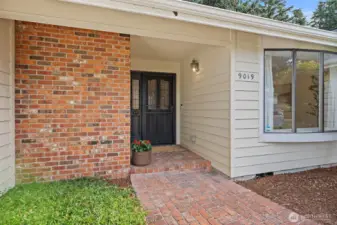 Superior, Timeless Finishes from Curbside & Throughout!