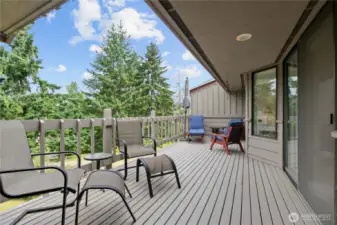 Spacious deck, perfect for entertaining