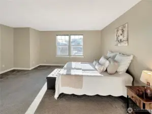 Primary bedroom with queen sized bed
