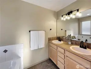 Primary 5 piece en suite bathroom