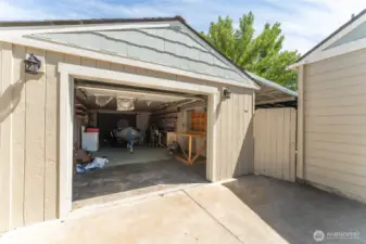 Deep garage possible tandem parking