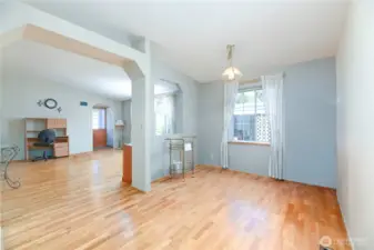 Dining room located next to the kitchen~