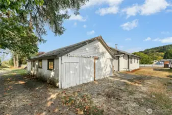 Detached garage/shop