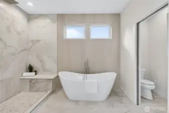 Primary Bath W/soaking tub