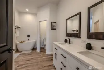 Primary En-suite Bathroom