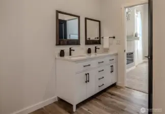 Primary En-suite Bathroom