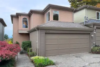 Welcome to this architecturally designed home featuring walls of windows to take in the easterly views of Frink Park, Lake Washington & Cascades.
